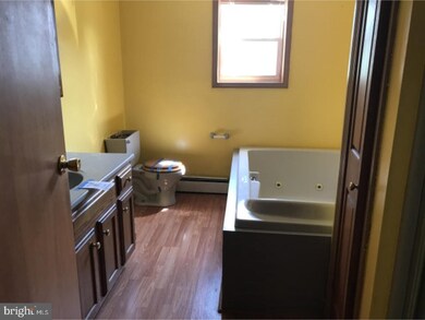 220 N Greenwood St, Tamaqua, PA 18252 - photo 4