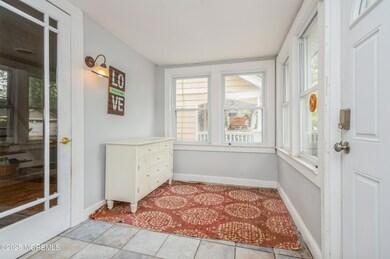 21_1118JeffreySt_65_Porch_HiRes