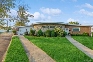 4 Rose St unit 7,C-1, Oceanside, NY 11572 - photo 2