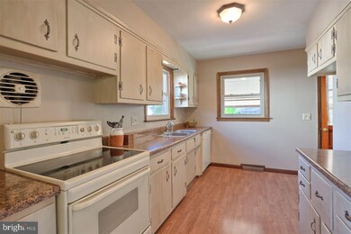 880 S Harrison St, Palmyra, PA 17078 - photo 4