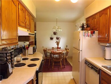 OAK GALLEY STYLE KITCHEN