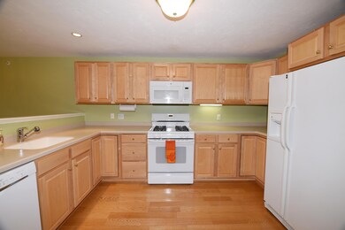 9 Windward St, Mashpee, MA 02649 - photo 3