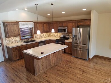 1236 NE Shane Ln, Bend, OR 97701 - photo 3