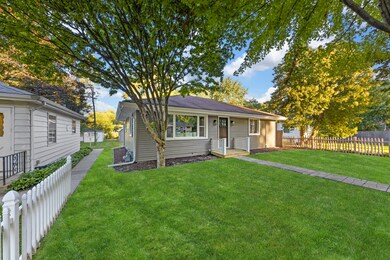 957 N Sleight St, Naperville, IL 60563 - photo 2