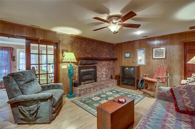 910 Oakmont Dr, Asheboro, NC 27205 - photo 4