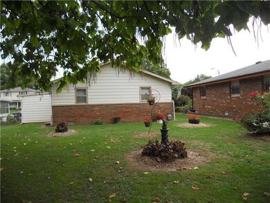 1423 Hendricks St, Anderson, IN 46016 - photo 2