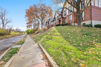 1026 Kehrs Mill Rd unit 4, Ballwin, MO 63011 - photo 4