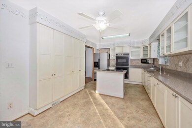 2912 Shanandale Dr, Silver Spring, MD 20904 - photo 5