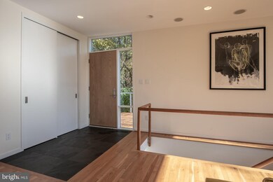 2212 Whiteoaks Dr, Alexandria, VA 22306 - photo 3