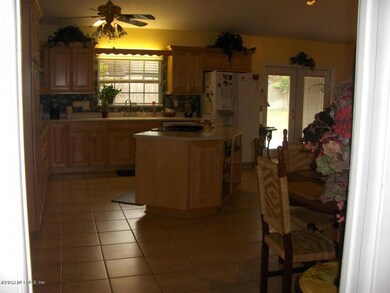 Pine Kitchen2
