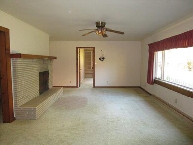 LARGE LIVINGROOM HAS LARGE PICTURE WINDOW THAT GIV
