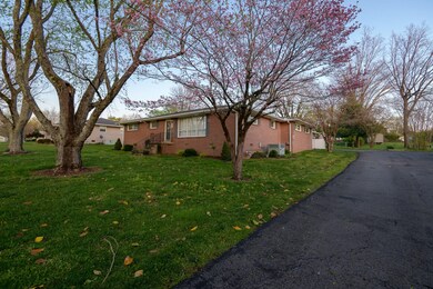 302 Fairlane Dr, Shelbyville, TN 37160 - photo 6