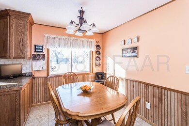 304 Euclid Ave Crookston MN-large-004-12