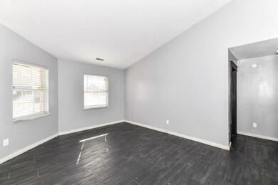 11844 Shannon Pointe Rd, Indianapolis, IN 46229 - photo 3