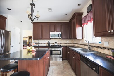 21_SummerHill_Kitchen-3