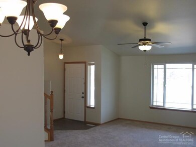 2034 NW Joshua Tree Ct, Redmond, OR 97756 - photo 3