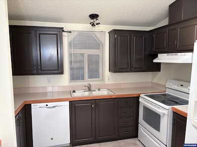 3346 Sunnyview Rd NE, Salem, OR 97301 - photo 4