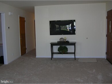 328 Broomall St, Folsom, PA 19033 - photo 5