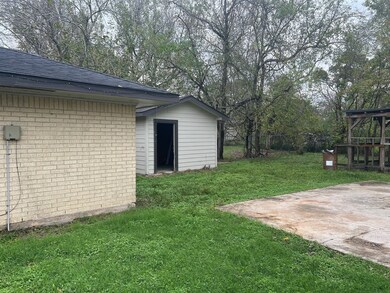 8602 Prairie View Dr, Houston, TX 77088 - photo 2