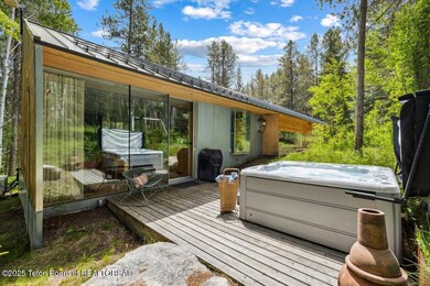 14-2825 Sparrow Hawk Rd - 14