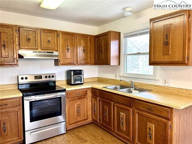 143 River Ridge Dr, Burnsville, NC 28714 - photo 4