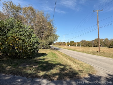 303 N Smith Ave, Wagoner, OK 74467 - photo 4