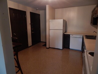 112 Capital Hill Dr unit I-112, Londonderry, NH 03053 - photo 3