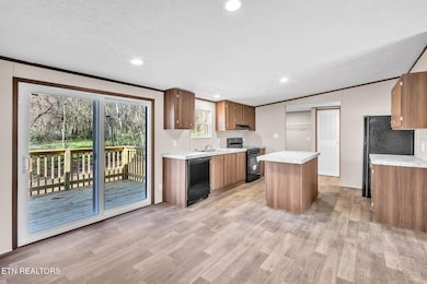 9-web-or-mls-621 West Strang-25