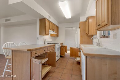 Kitchen cabs with pull-outs