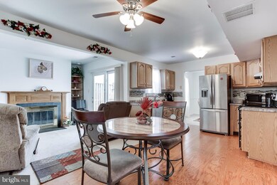 2452 Yarmouth Ln, Crofton, MD 21114 - photo 3