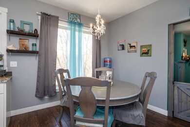Eat-in Kitchen