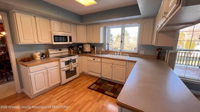 4912 Plum Hollow Dr, Lansing, MI 48917 - photo 7