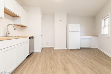 3905 Woodbine Ave unit Up, Cleveland, OH 44113 - photo 7