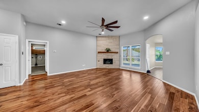 522 Crow Ave, Weatherford, TX 76085 - photo 4