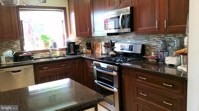 211 Yeonas Dr SW, Vienna, VA 22180 - photo 2