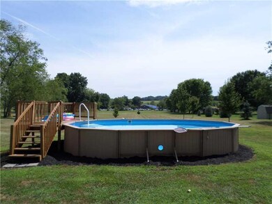 Swimming Pool/Hot Tub/Sauna. Swimming pool with de