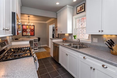 2828 44th St, Des Moines, IA 50310 - photo 4