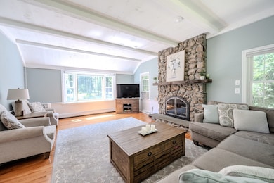 137 Stonegate Ln, Hanover, MA 02339 - photo 3