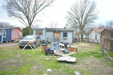 7922 Maxroy St, Houston, TX 77088 - photo 3