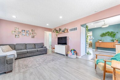 925 Blenheim Rd, Columbus, OH 43224 - photo 6