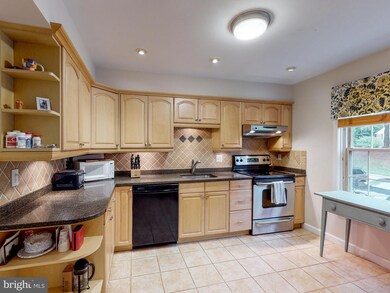 23 Inverin Cir, Lutherville Timonium, MD 21093 - photo 5