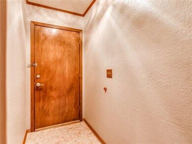 2029 Leafcrest Dr, Moore, OK 73160 - photo 3