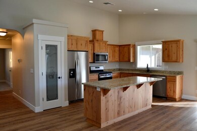 225 SE Sand Canyon Ln, Grants Pass, OR 97527 - photo 3