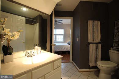 12501 Hayes Ct unit 403, Fairfax, VA 22033 - photo 6