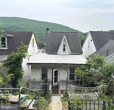 235 Chestnut St, Ashland, PA 17921 - photo 2