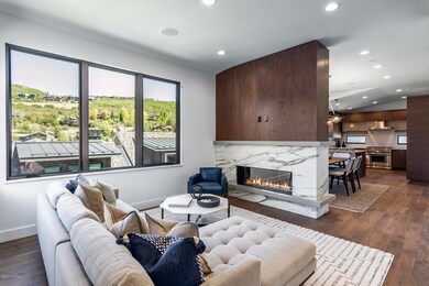 611 Rossie Hill Drive Park-006-008-611Ro