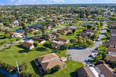 4995 Regina Ct unit 8A, West Palm Beach, FL 33415 - photo 2