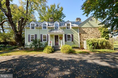 18483 Silcott Springs Rd, Purcellville, VA 20132 - photo 2