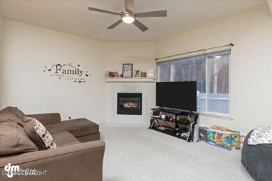 04-Living Room 20220115-DW-4990
