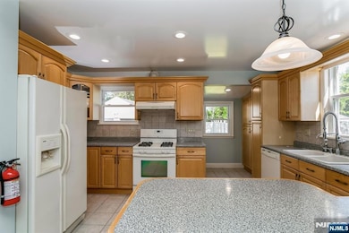 Spacious kitchen with breakfast bar